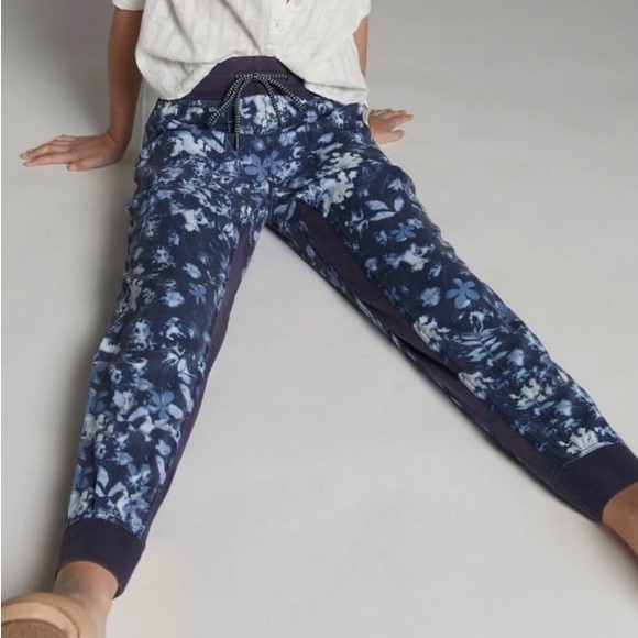 Anthropologie Nomad Joggers - Picture 3 of 15